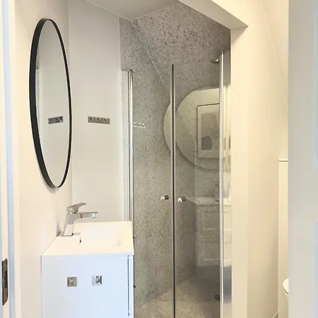 4 Bedroom Newly Renovated