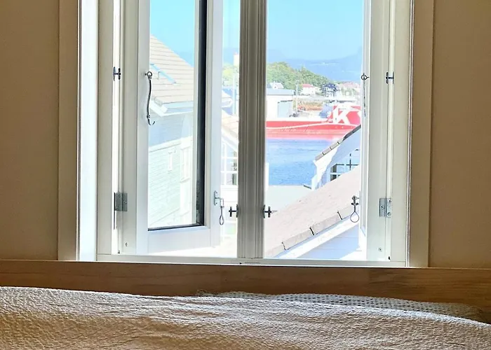 4 Bedroom Newly Renovated *